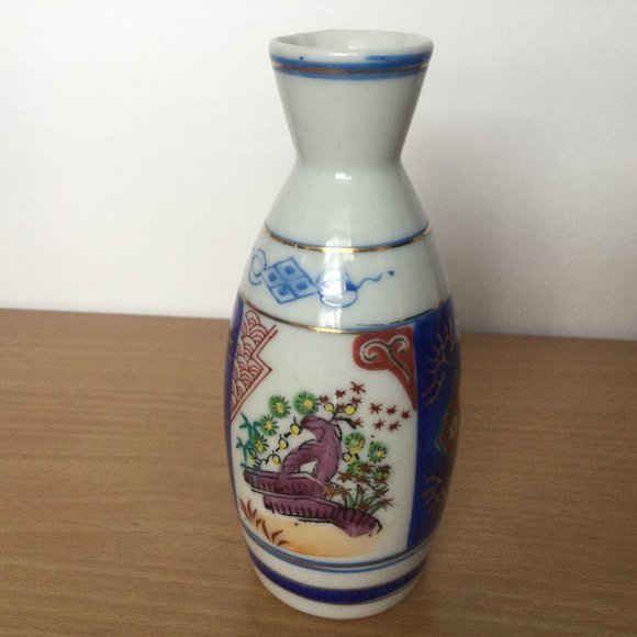 Two vintage Japanese porcelain sake bottle small vase signed beautiful - Picture 8 of 13